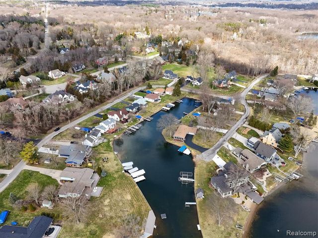 3318 Shawnee Trail, Pinckney, MI 48169