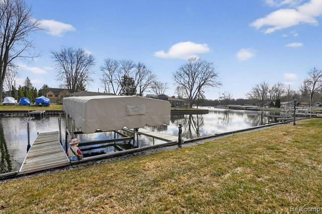 3318 Shawnee Trail, Pinckney, MI 48169