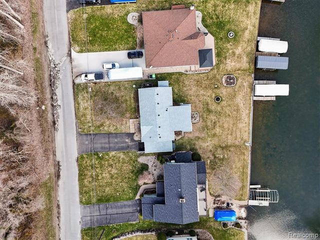 3318 Shawnee Trail, Pinckney, MI 48169