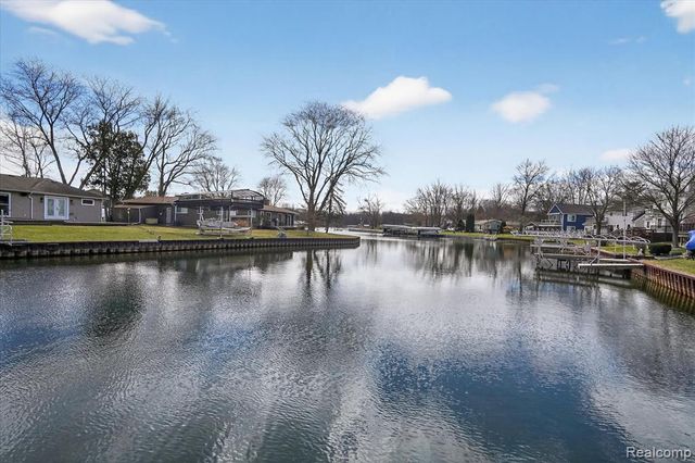 3318 Shawnee Trail, Pinckney, MI 48169