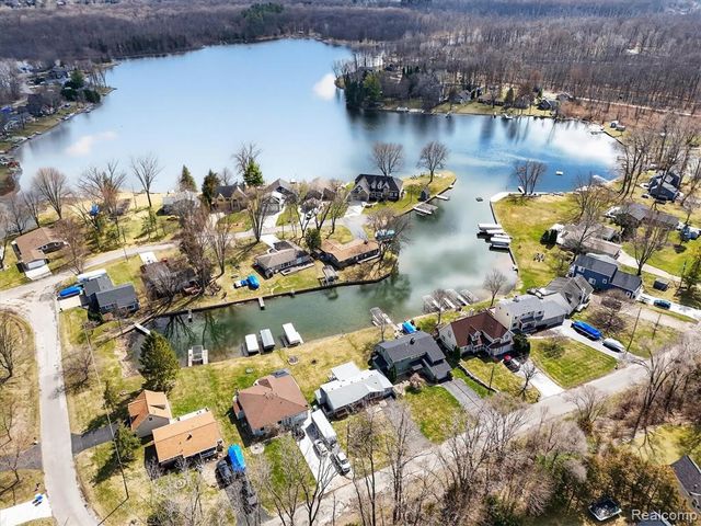 3318 Shawnee Trail, Pinckney, MI 48169