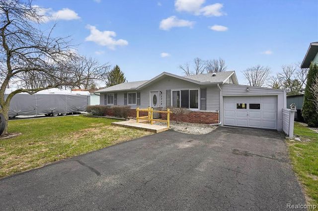 3318 Shawnee Trail, Pinckney, MI 48169