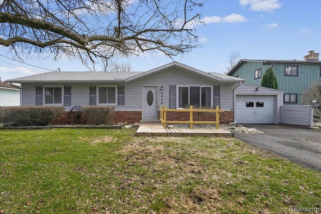 3318 Shawnee Trail, Pinckney, MI 48169