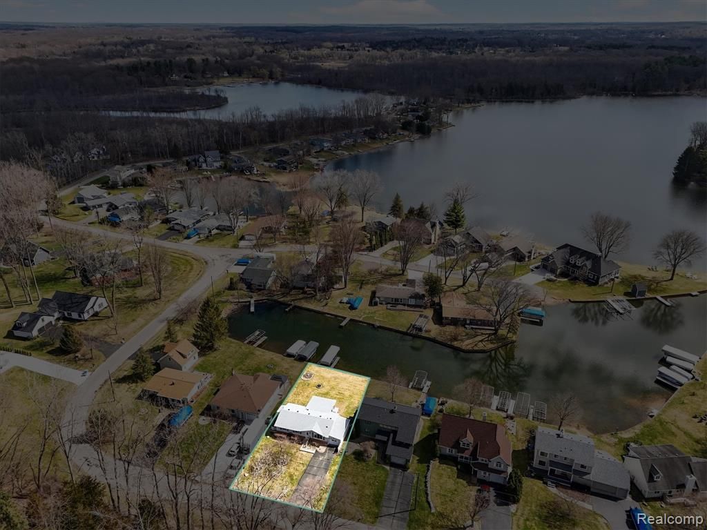 3318 Shawnee Trail, Pinckney, MI 48169