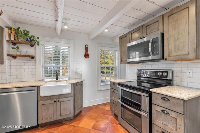 630 Kings Highway E, Atlantic Highlands, NJ 07716