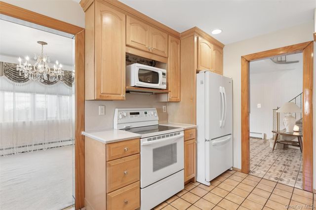 27 Spacecraft Lane, Hauppauge, NY 11788