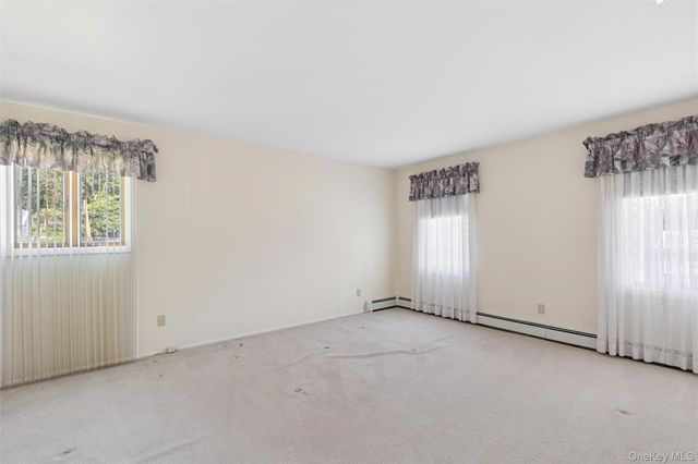 27 Spacecraft Lane, Hauppauge, NY 11788