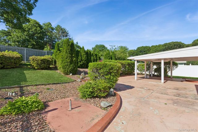 27 Spacecraft Lane, Hauppauge, NY 11788