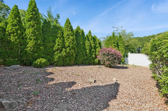 27 Spacecraft Lane, Hauppauge, NY 11788