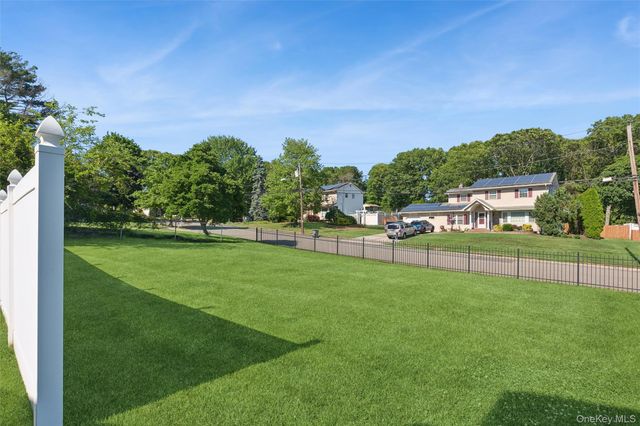 27 Spacecraft Lane, Hauppauge, NY 11788