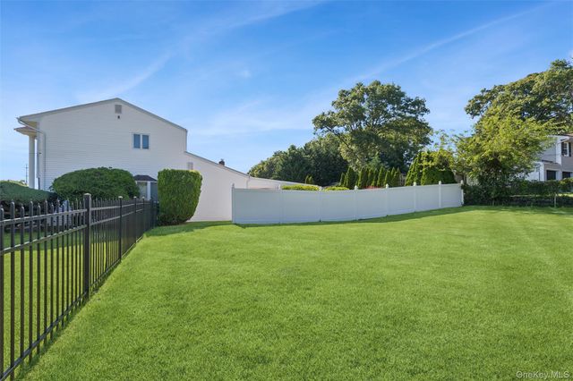 27 Spacecraft Lane, Hauppauge, NY 11788