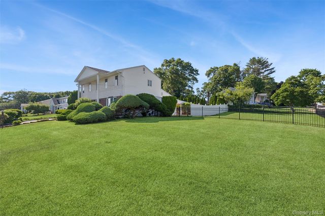 27 Spacecraft Lane, Hauppauge, NY 11788