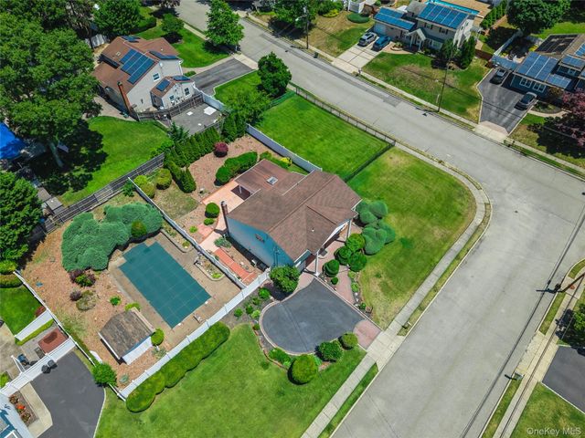 27 Spacecraft Lane, Hauppauge, NY 11788