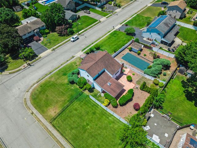 27 Spacecraft Lane, Hauppauge, NY 11788