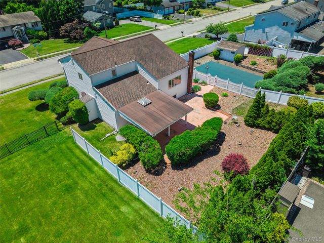 27 Spacecraft Lane, Hauppauge, NY 11788
