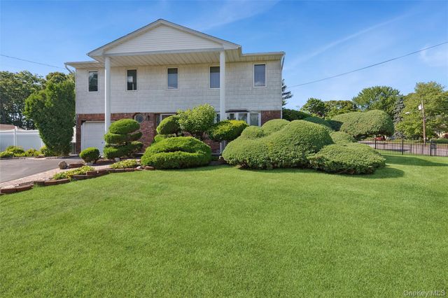 27 Spacecraft Lane, Hauppauge, NY 11788