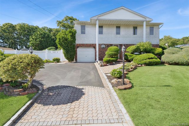 27 Spacecraft Lane, Hauppauge, NY 11788