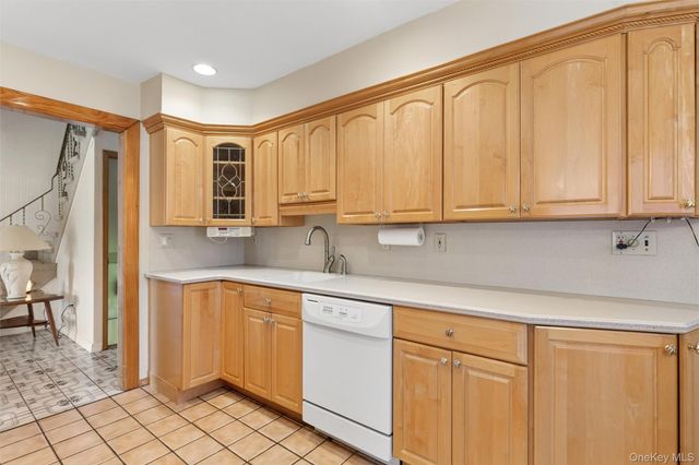 27 Spacecraft Lane, Hauppauge, NY 11788
