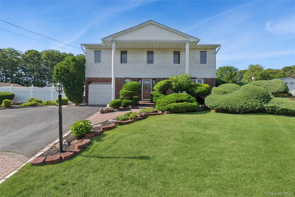 27 Spacecraft Lane, Hauppauge, NY 11788