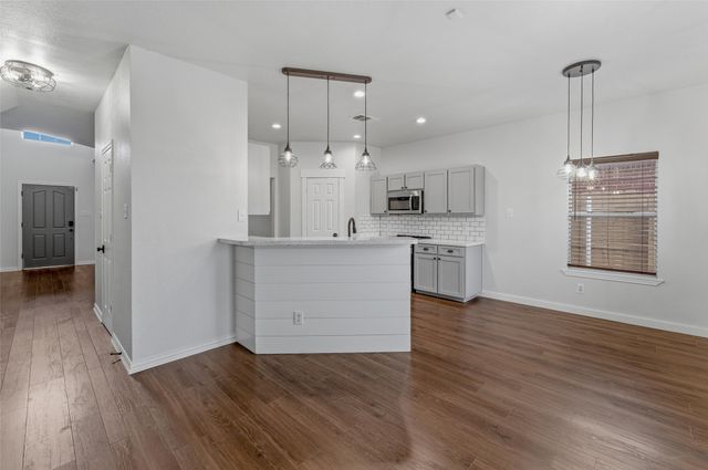 913 Remington Drive, Saginaw, TX 76131