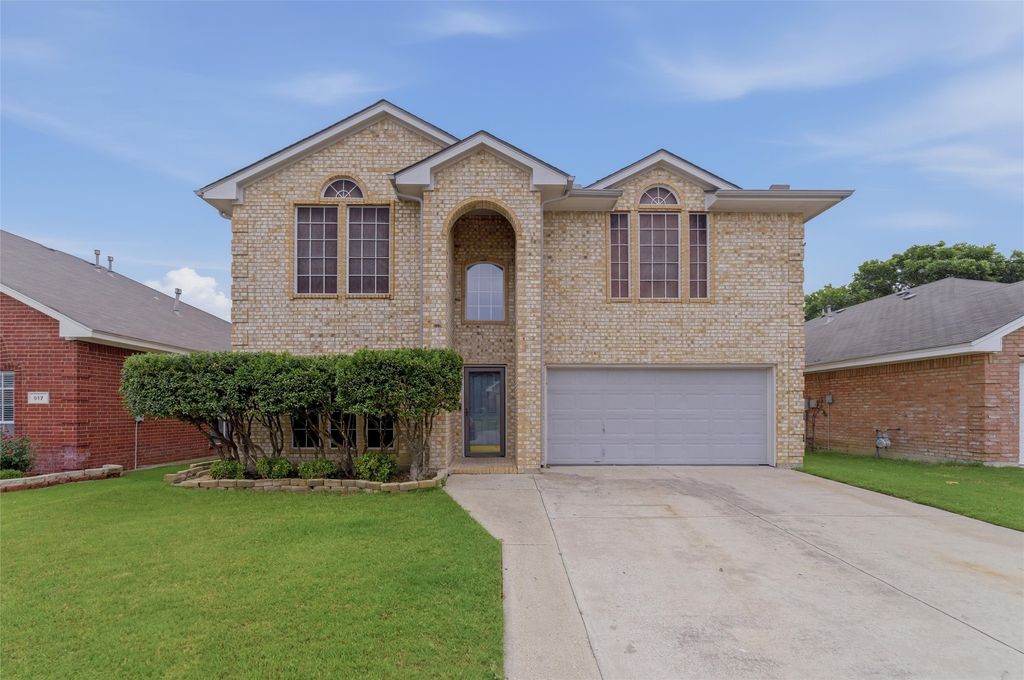 913 Remington Drive, Saginaw, TX 76131