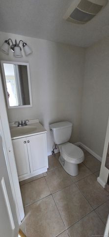 106 Wakelee Road APT 1, Waterbury, CT 06705