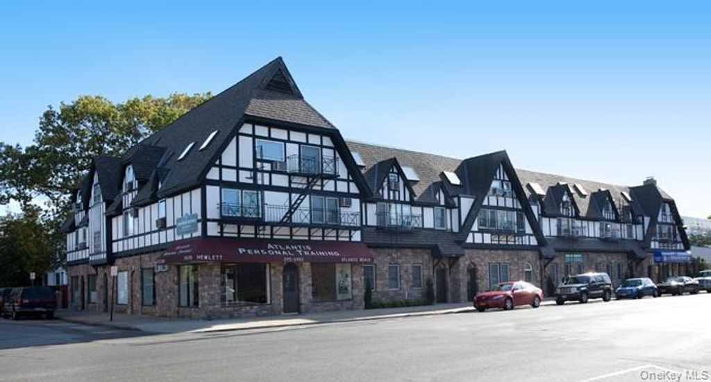 1425 Broadway Avenue 251F, Hewlett, NY 11557