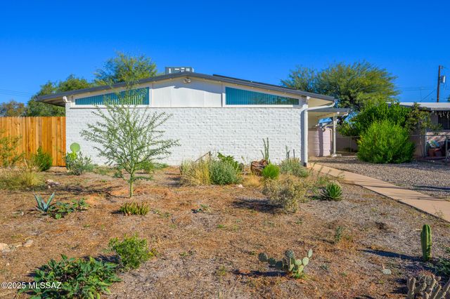 1821 S Chrysler Avenue, Tucson, AZ 85713