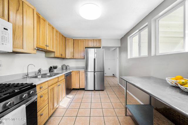 1821 S Chrysler Avenue, Tucson, AZ 85713