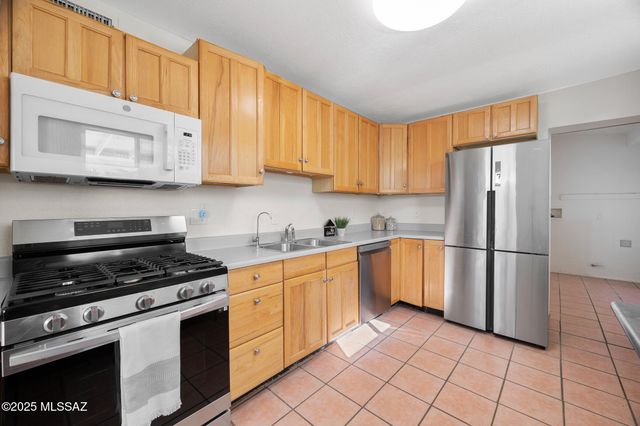 1821 S Chrysler Avenue, Tucson, AZ 85713