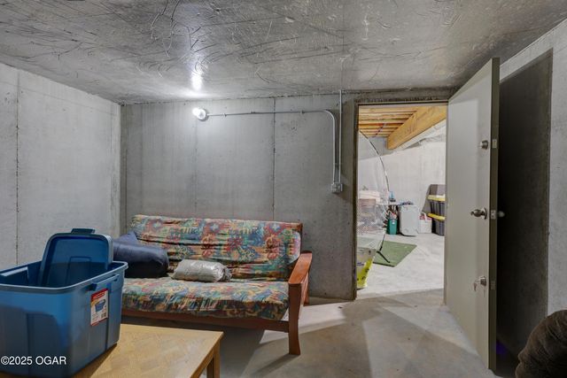 301 Copper Oaks Drive, Carl Junction, MO 64834