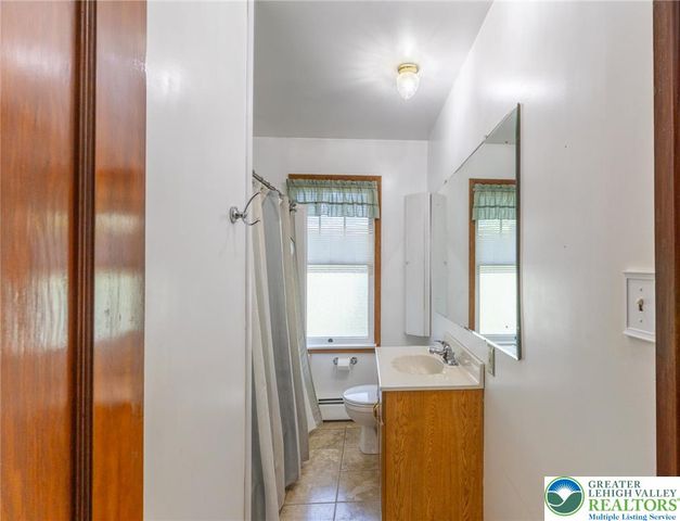 2049 Bushkill Park Drive, Forks Twp, PA 18040