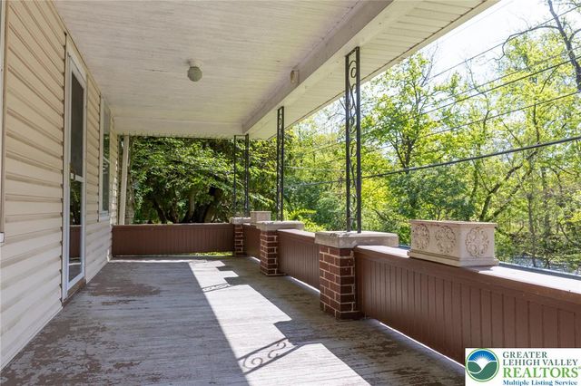 2049 Bushkill Park Drive, Forks Twp, PA 18040