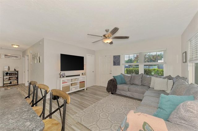 5807 28TH AVENUE DRIVE E, Bradenton, FL 34208