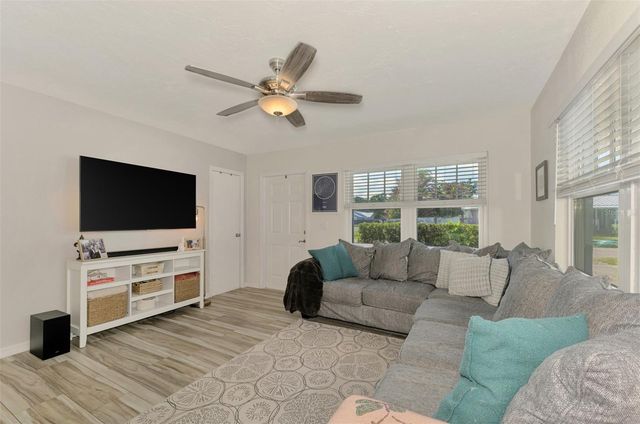 5807 28TH AVENUE DRIVE E, Bradenton, FL 34208