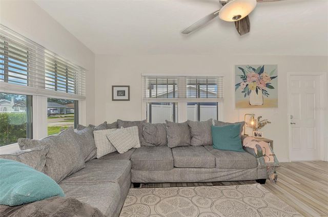 5807 28TH AVENUE DRIVE E, Bradenton, FL 34208