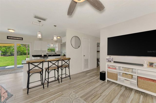 5807 28TH AVENUE DRIVE E, Bradenton, FL 34208