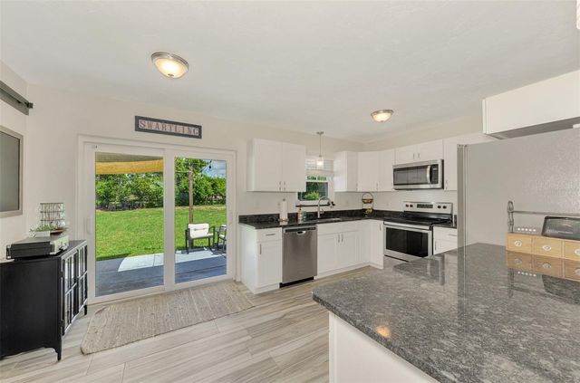 5807 28TH AVENUE DRIVE E, Bradenton, FL 34208