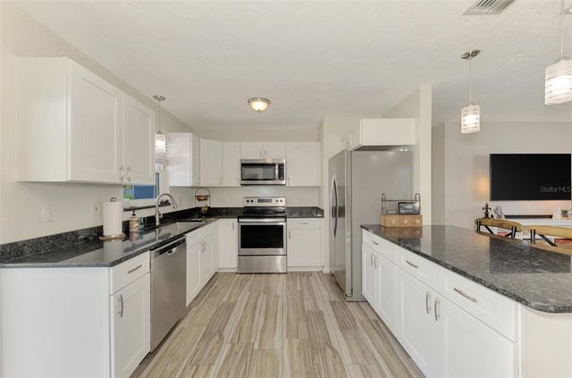 5807 28TH AVENUE DRIVE E, Bradenton, FL 34208