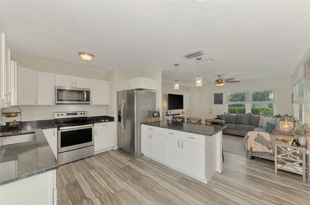 5807 28TH AVENUE DRIVE E, Bradenton, FL 34208