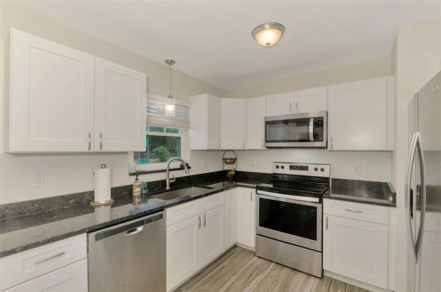 5807 28TH AVENUE DRIVE E, Bradenton, FL 34208