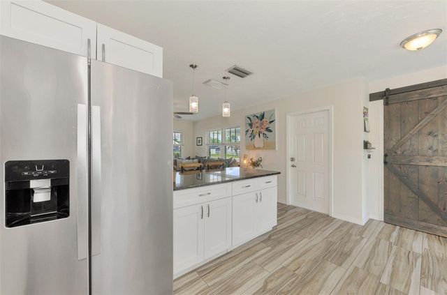 5807 28TH AVENUE DRIVE E, Bradenton, FL 34208