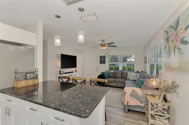 5807 28TH AVENUE DRIVE E, Bradenton, FL 34208