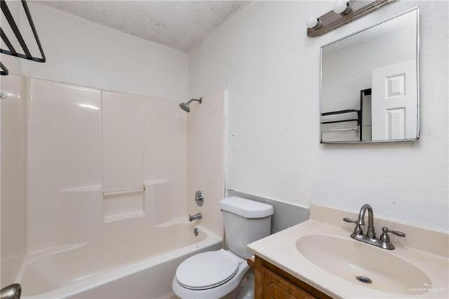 653 W Main Avenue, Raymondville, TX 78580