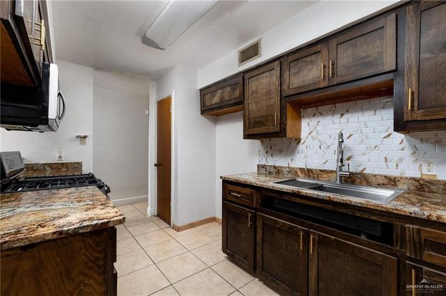 653 W Main Avenue, Raymondville, TX 78580