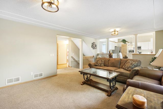 15751 Cicerone Path, Rosemount, MN 55068