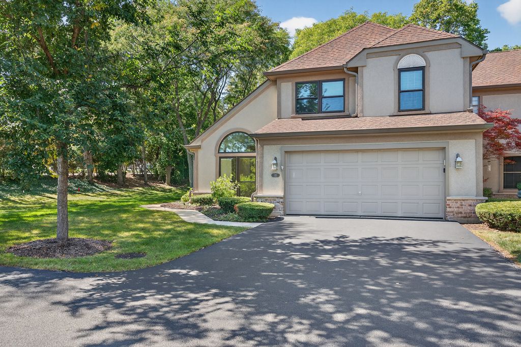 22 Ascot Circle, Schaumburg, IL 60194