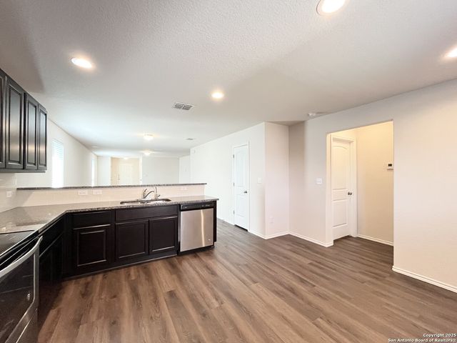 10823 AIRMEN DRIVE, Converse, TX 78109