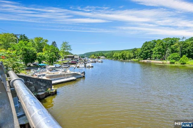 52 Sterling Road, Greenwood Lake, NY 10925