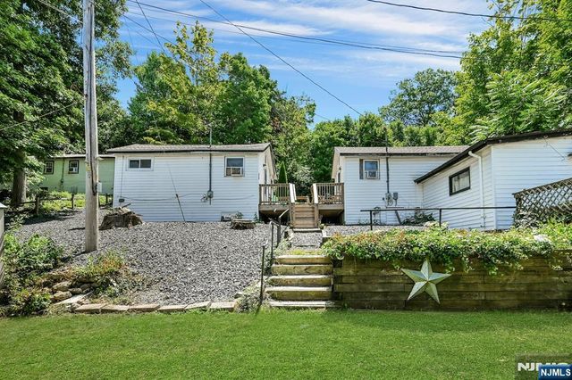 52 Sterling Road, Greenwood Lake, NY 10925
